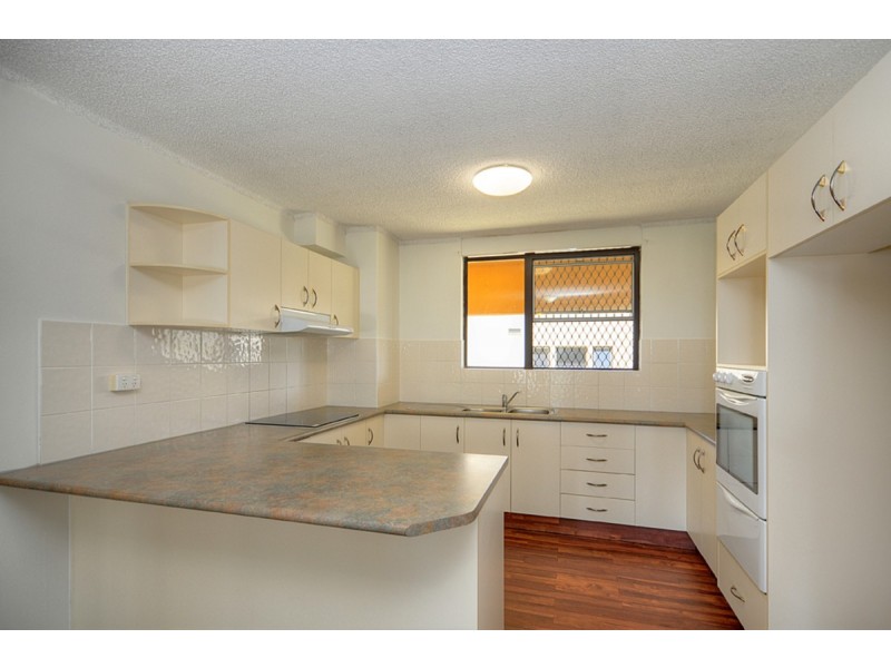 8/72 Marine Parade, Southport QLD 4215