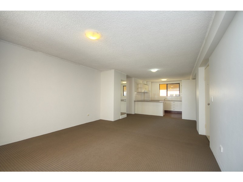 8/72 Marine Parade, Southport QLD 4215