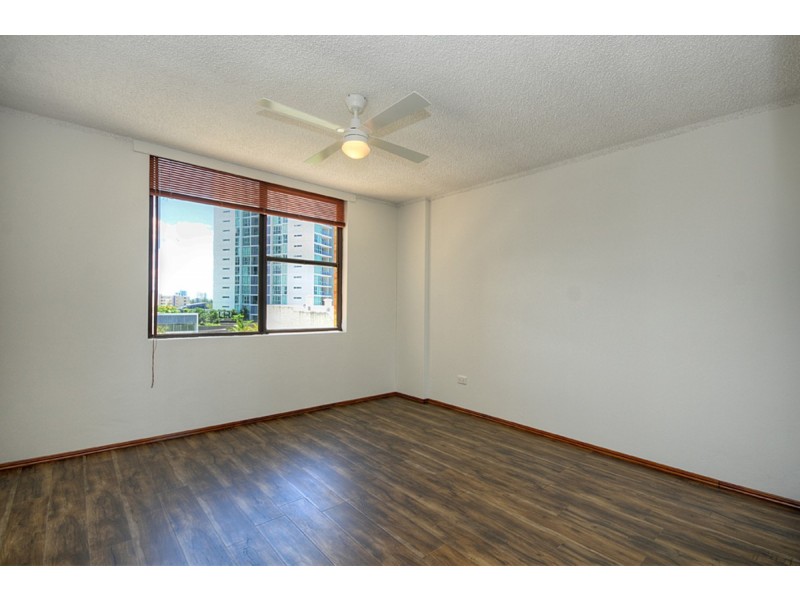 8/72 Marine Parade, Southport QLD 4215