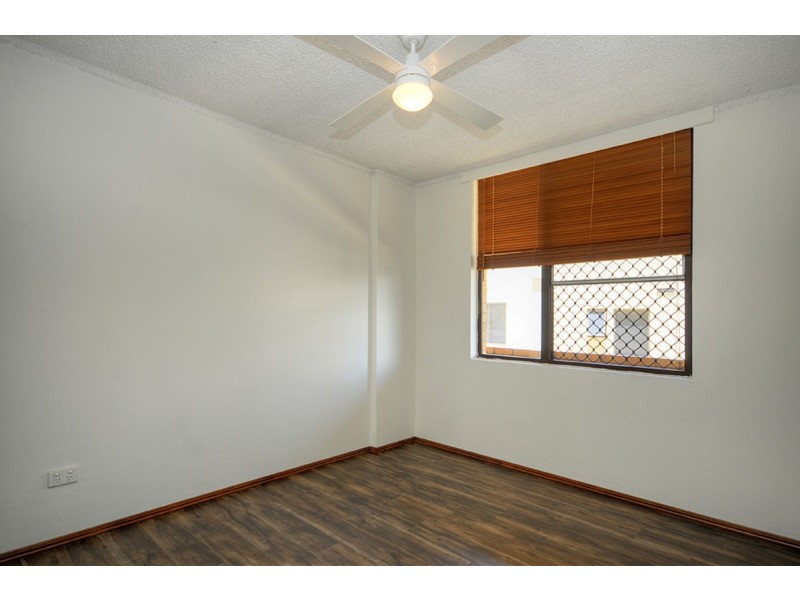 8/72 Marine Parade, Southport QLD 4215