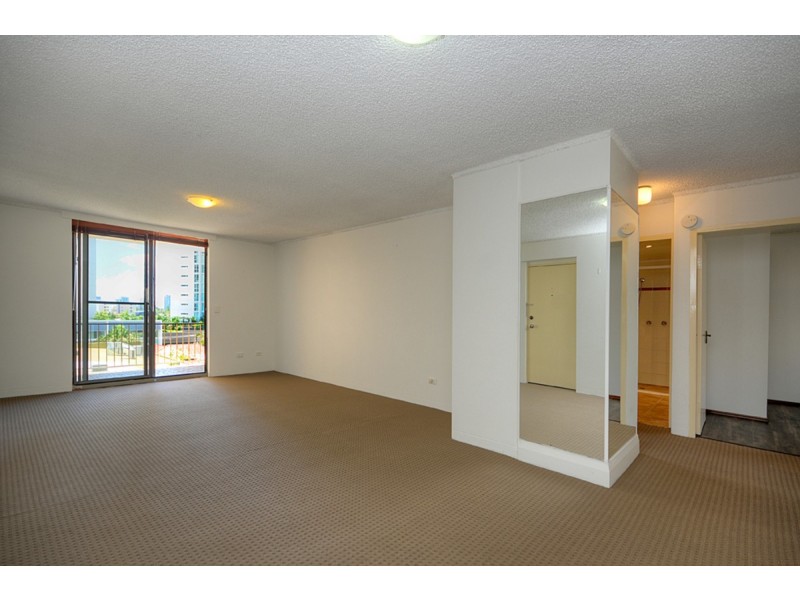 8/72 Marine Parade, Southport QLD 4215