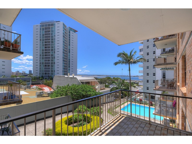 8/72 Marine Parade, Southport QLD 4215