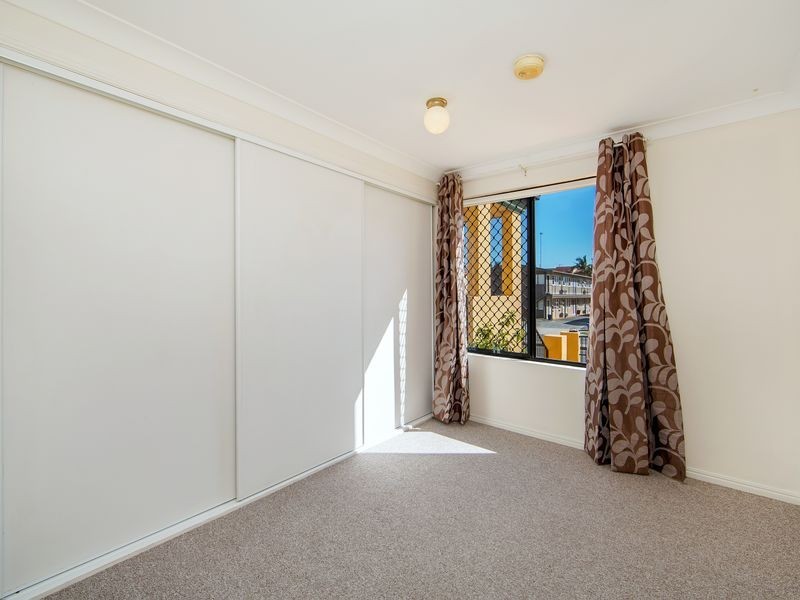 1/143 Frank Street, Labrador QLD 4215