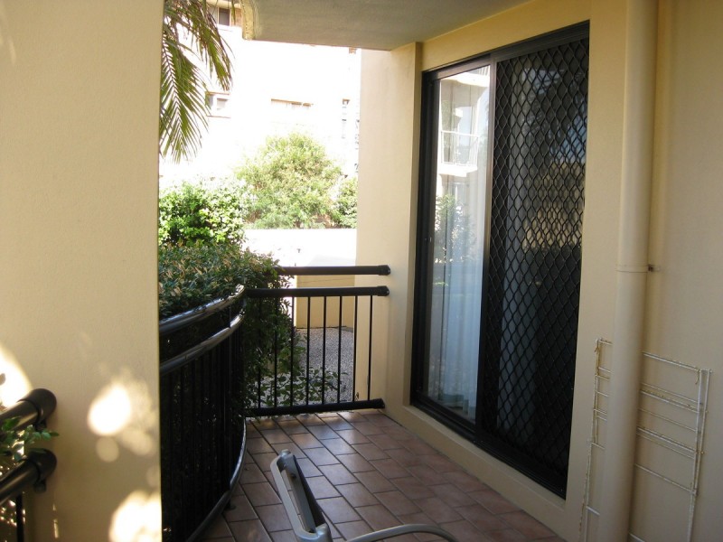 2/452 Marine Parade, Biggera Waters QLD 4216