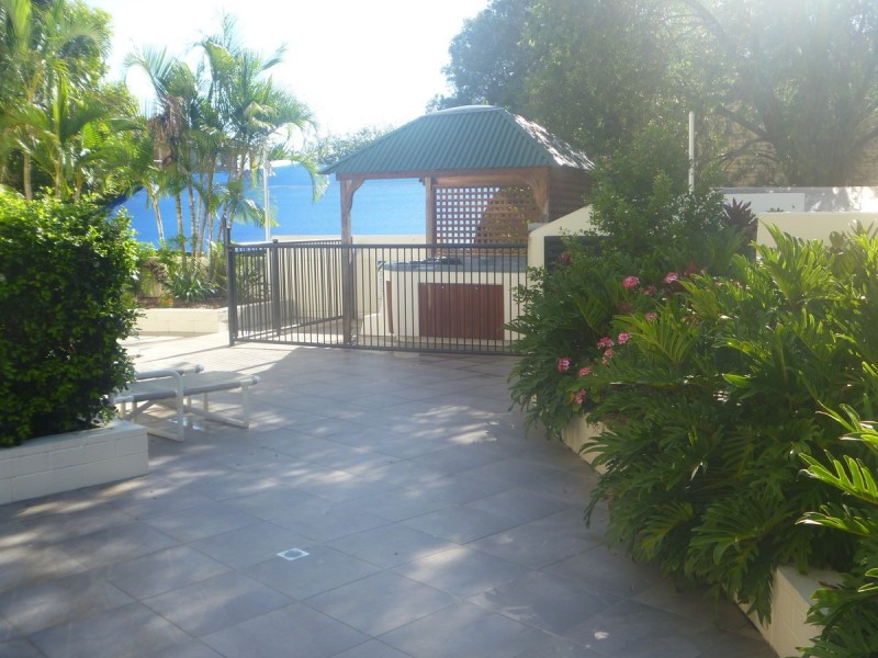 2/452 Marine Parade, Biggera Waters QLD 4216