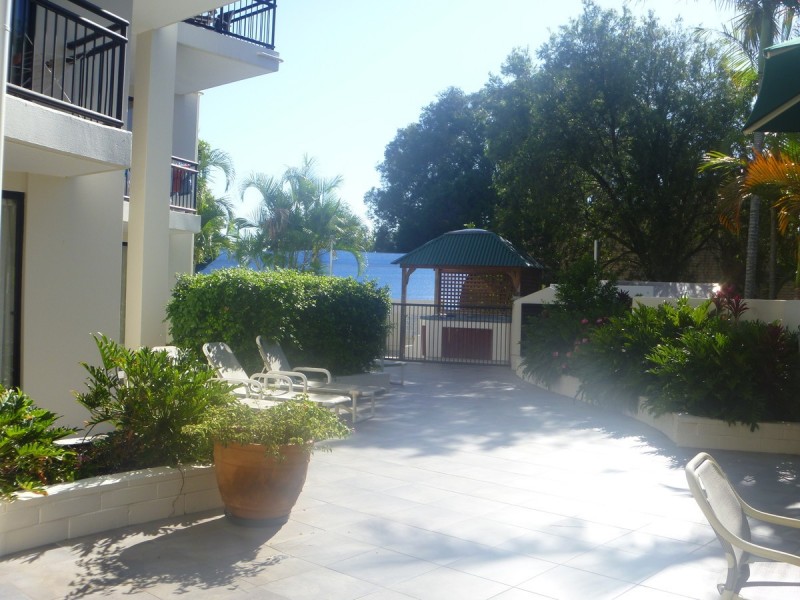 2/452 Marine Parade, Biggera Waters QLD 4216