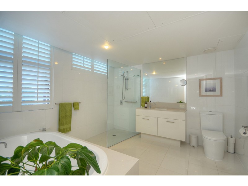 205/230 Marine Parade, Labrador QLD 4215