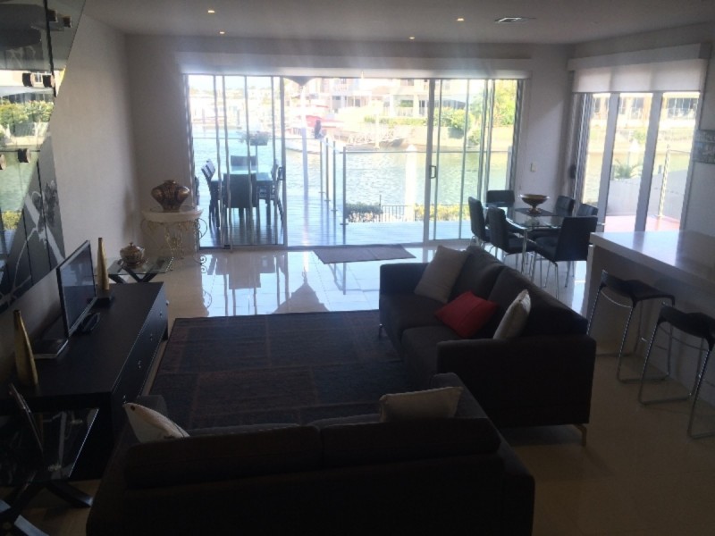 2/45 Compass Drive, Biggera Waters QLD 4216