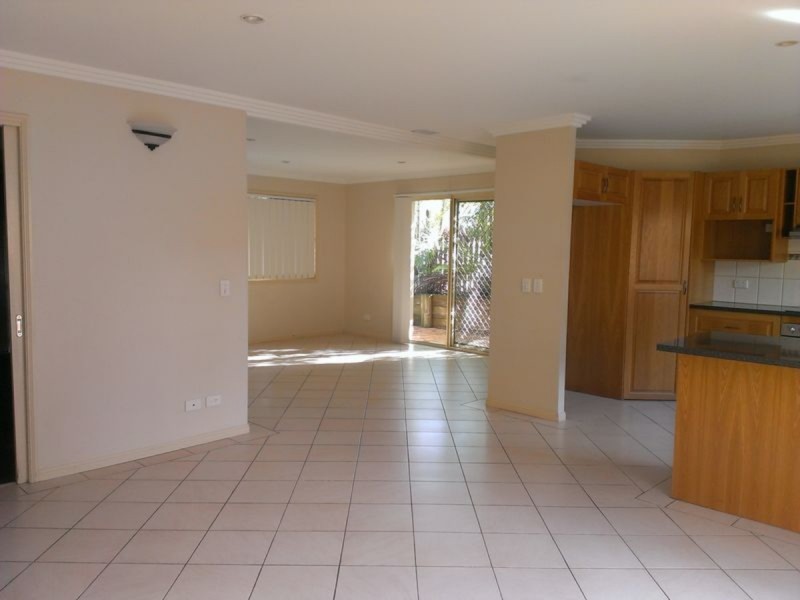 1/76a Pohlman Street, Southport QLD 4215