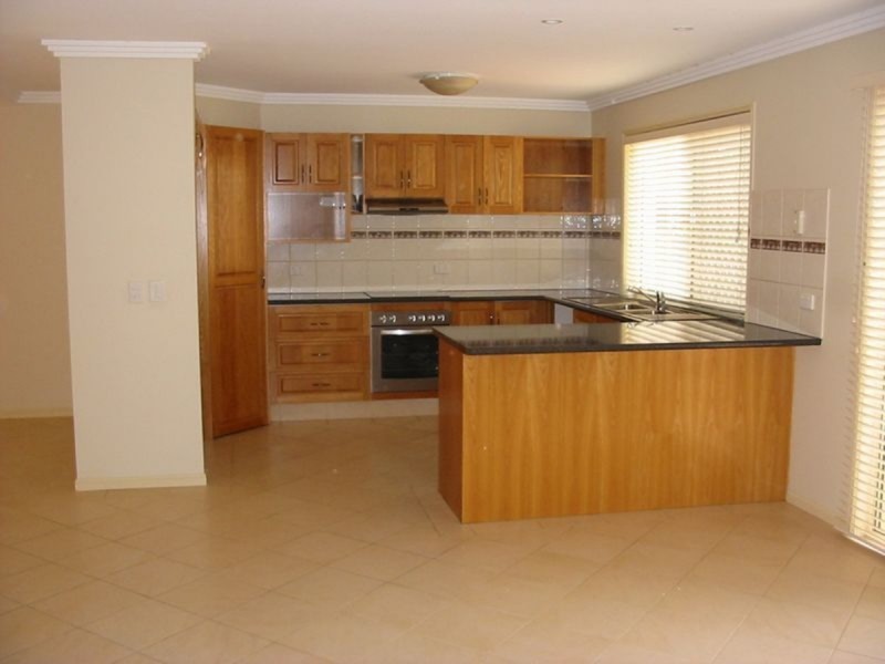 1/76a Pohlman Street, Southport QLD 4215