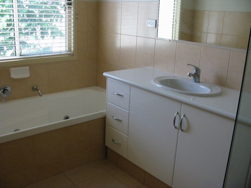 1/76a Pohlman Street, Southport QLD 4215