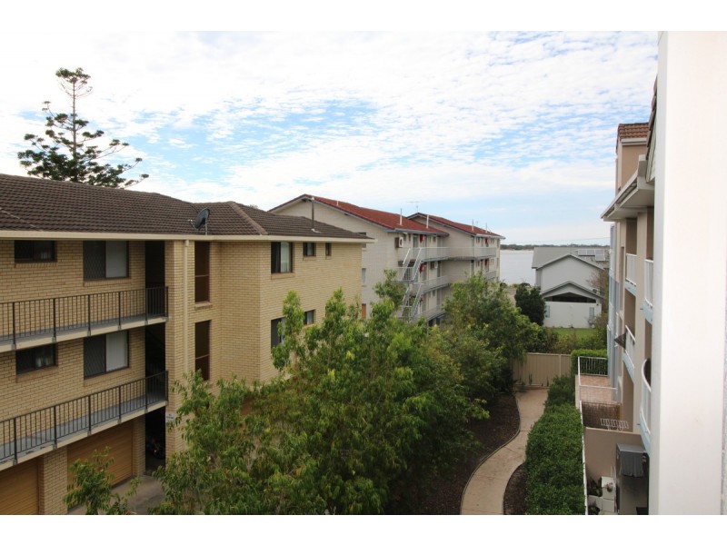 12/111 Frank Street, Labrador QLD 4215