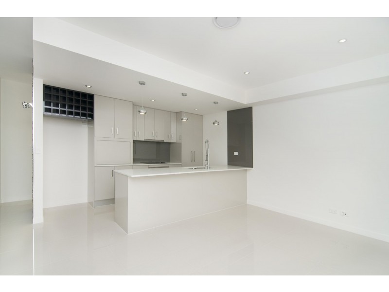 42 Blake Street, Southport QLD 4215
