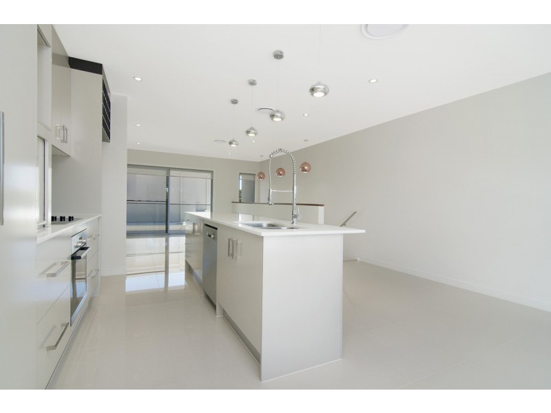 42 Blake Street, Southport QLD 4215