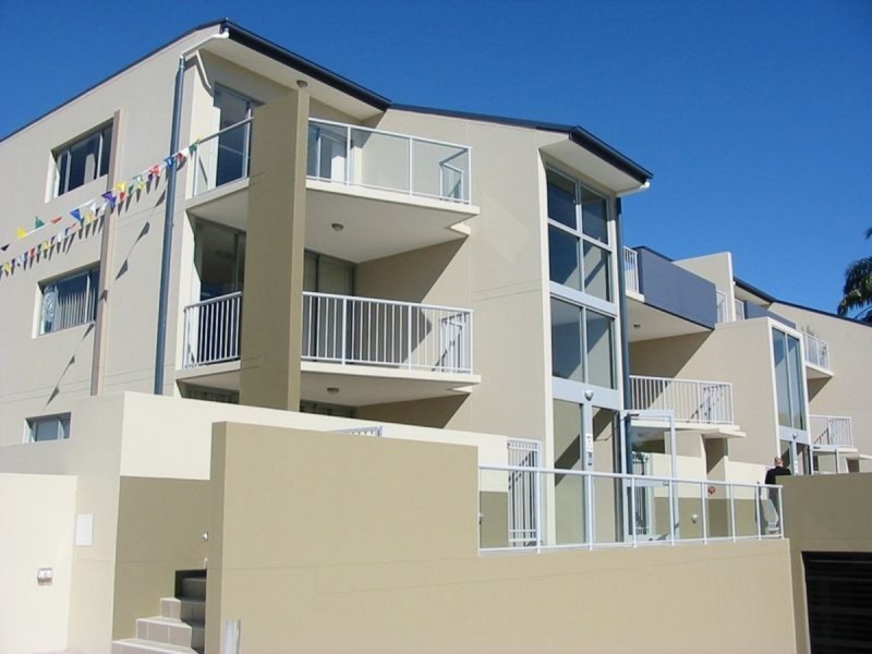 8/8 Proud Street, Labrador QLD 4215