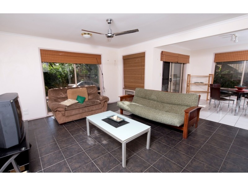 2/36 Billington Street, Labrador QLD 4215
