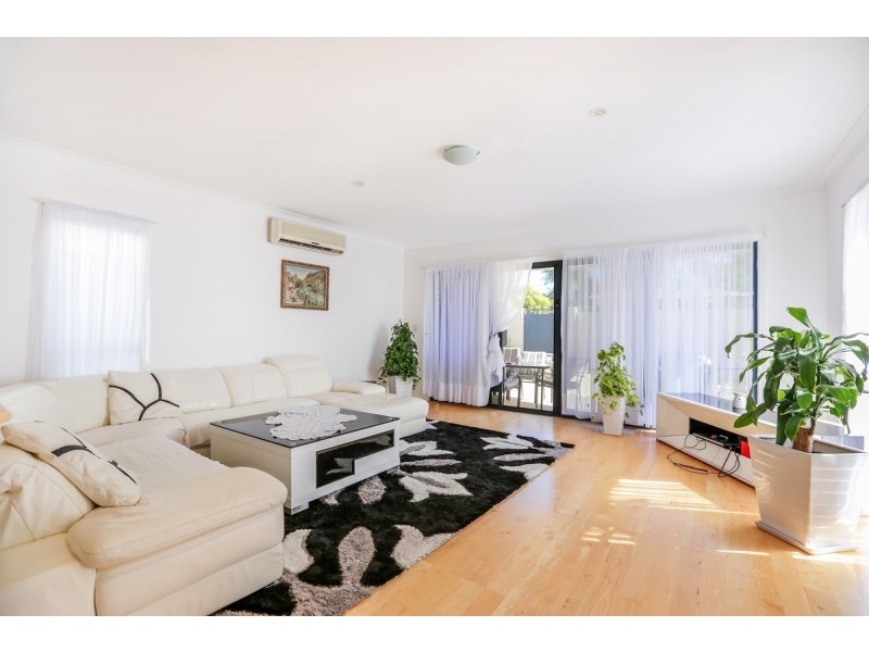 92 Central Street, Labrador QLD 4215