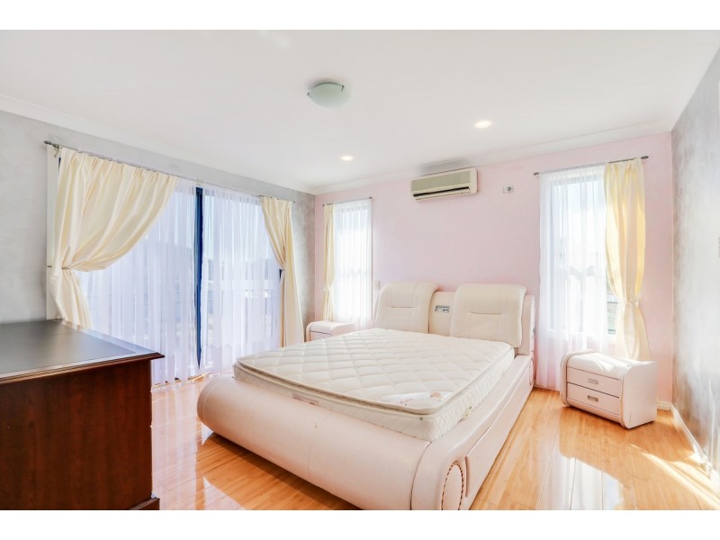 92 Central Street, Labrador QLD 4215