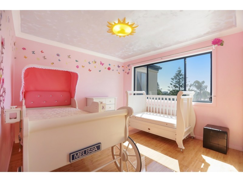 92 Central Street, Labrador QLD 4215