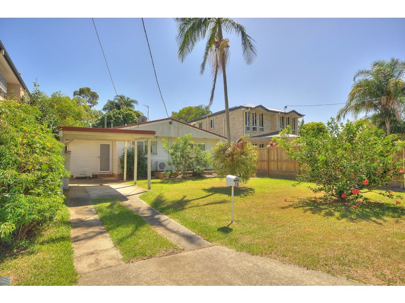 15 Nevenia Street, Labrador QLD 4215