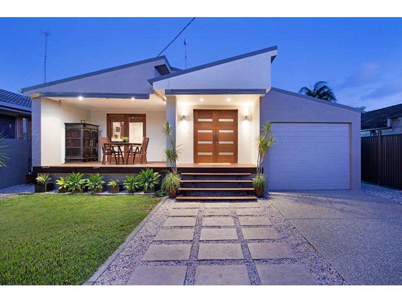 29 Vernon Avenue, Labrador QLD 4215