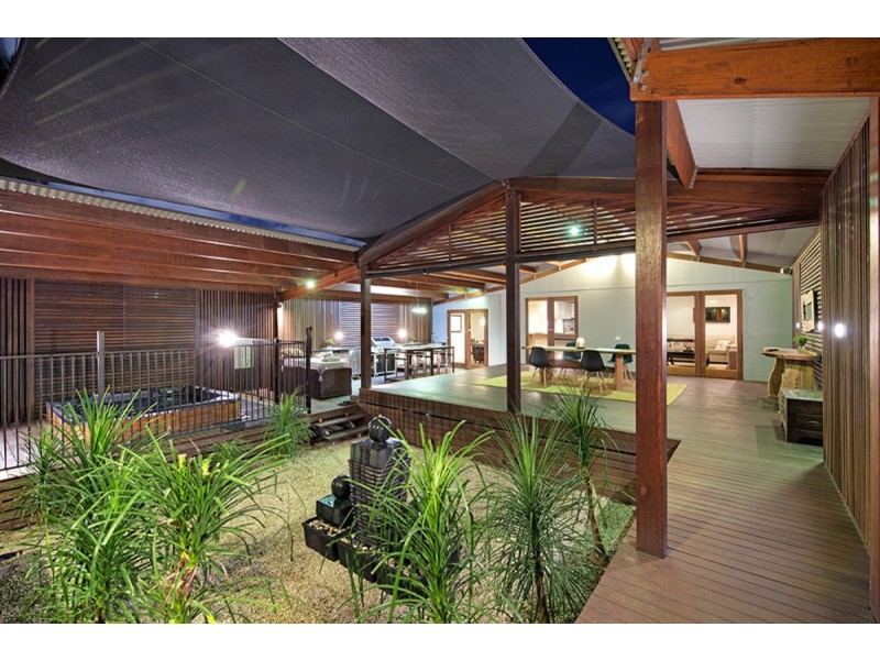 29 Vernon Avenue, Labrador QLD 4215