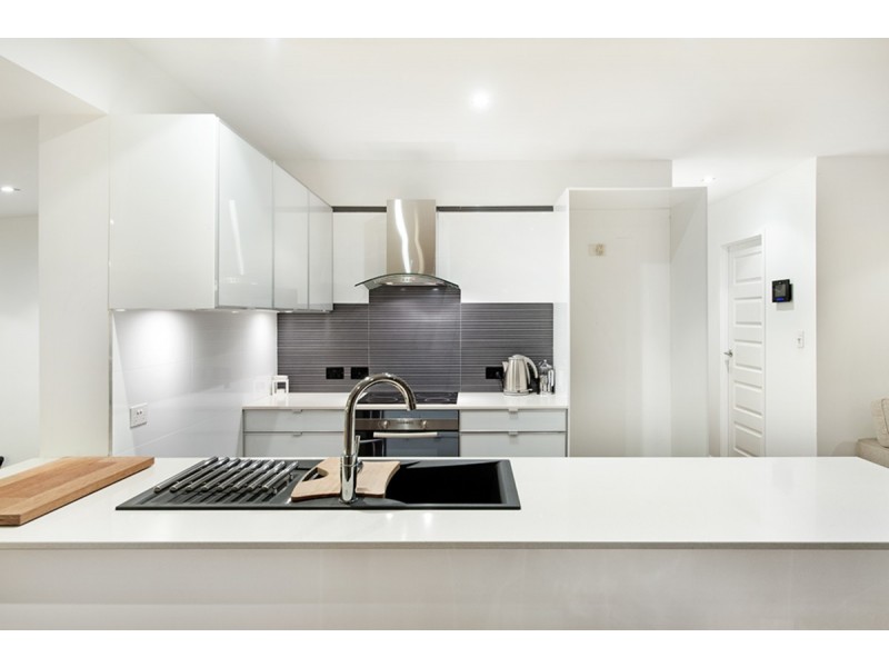 29 Vernon Avenue, Labrador QLD 4215