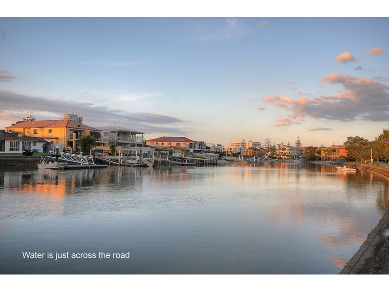 1/32 Burrows Street, Biggera Waters QLD 4216