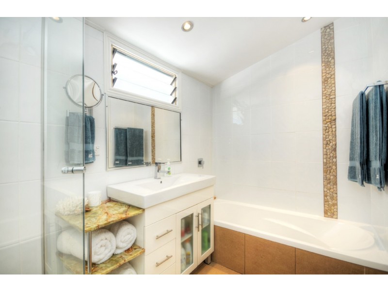 24 Central Street, Labrador QLD 4215