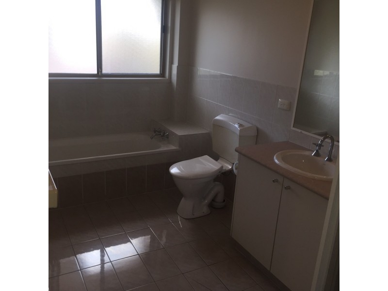 1/12 Gordon Street, Labrador QLD 4215