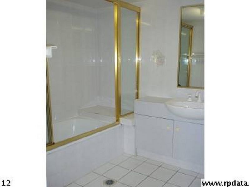 2/194 Marine Parade, Labrador QLD 4215