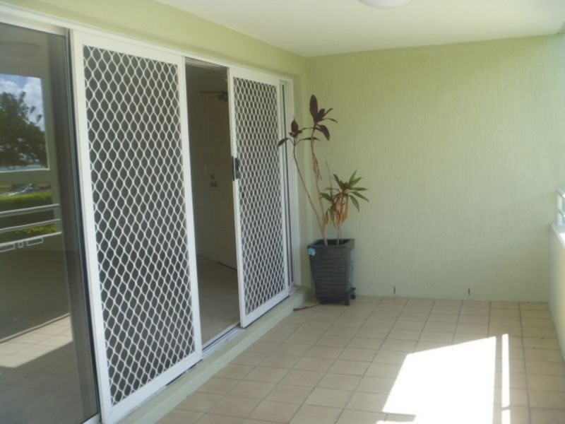 2/194 Marine Parade, Labrador QLD 4215