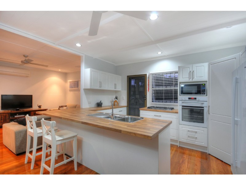 14 Bath Street, Labrador QLD 4215