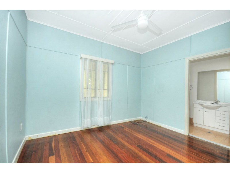 6 Kerr Avenue, Southport QLD 4215