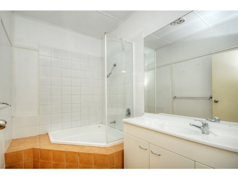 6 Kerr Avenue, Southport QLD 4215