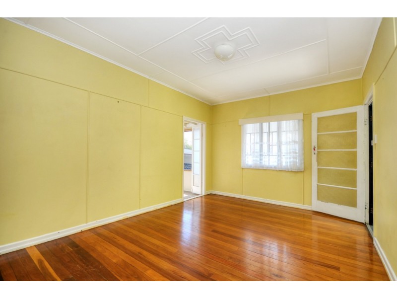 6 Kerr Avenue, Southport QLD 4215