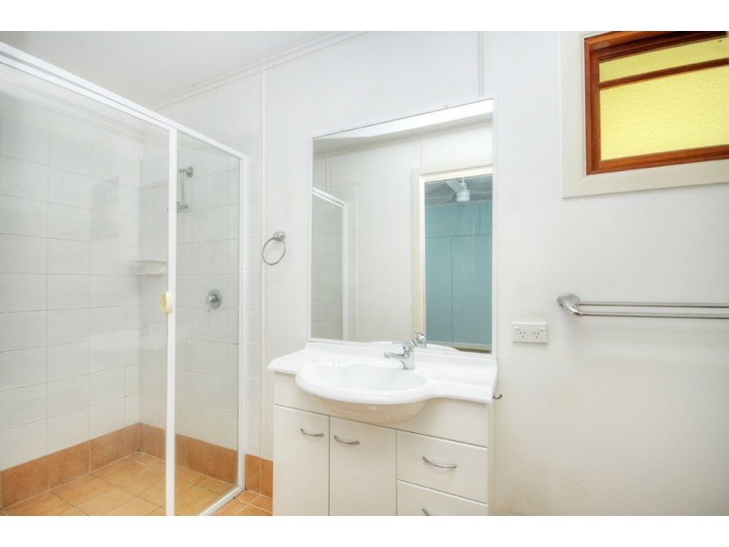 6 Kerr Avenue, Southport QLD 4215