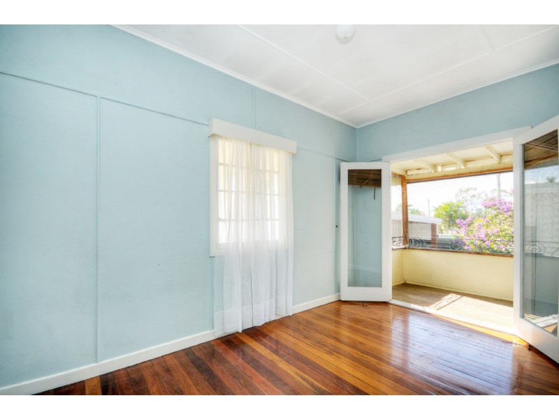 6 Kerr Avenue, Southport QLD 4215