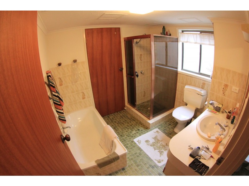 4/252 Marine Parade, Labrador QLD 4215