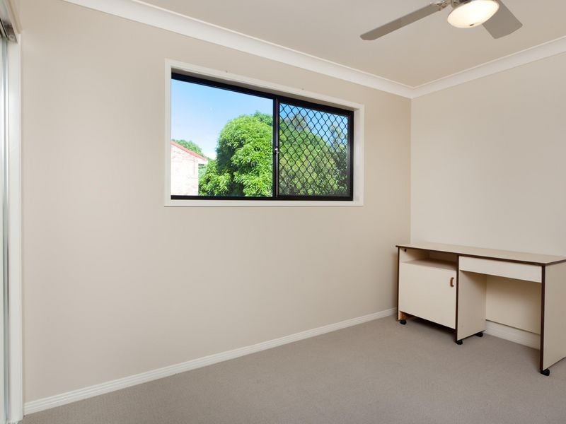 2/10 Broad Street, Labrador QLD 4215