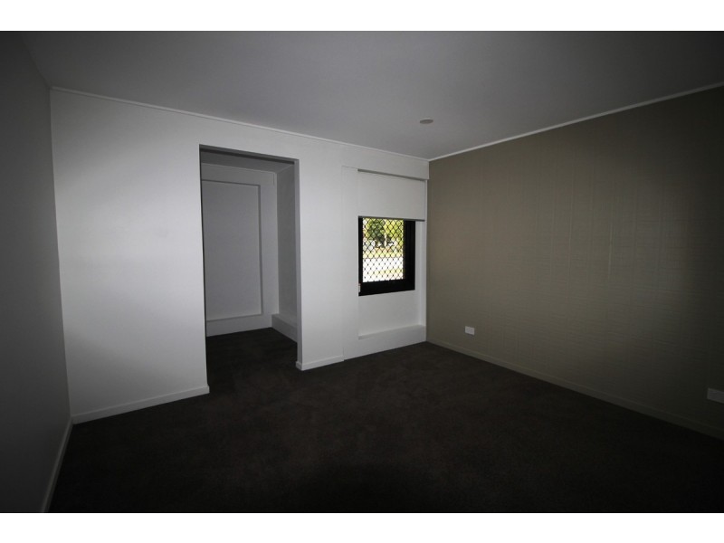 1a/56 Imperial Parade, Labrador QLD 4215