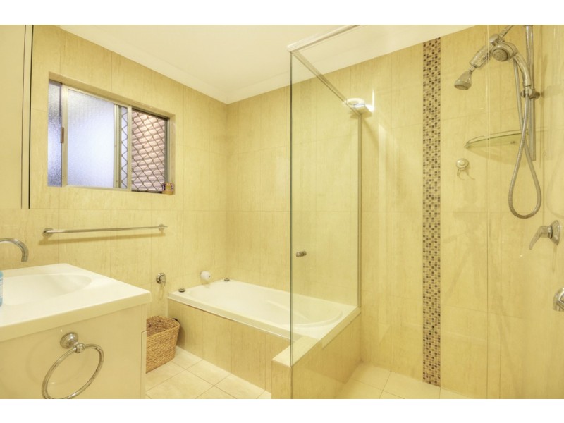 31 Kuranga Avenue, Southport QLD 4215