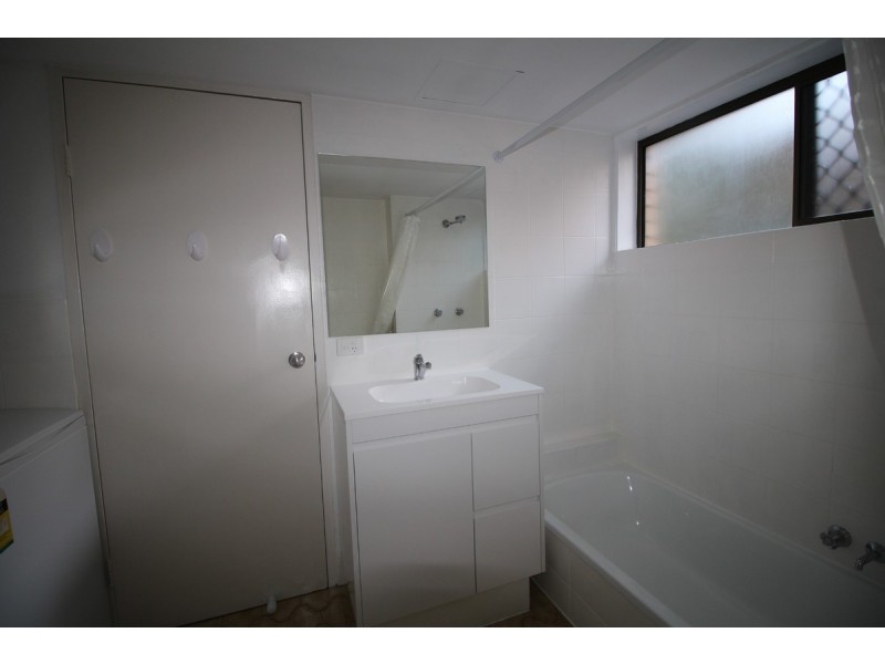 5/4 Broad Street, Labrador QLD 4215