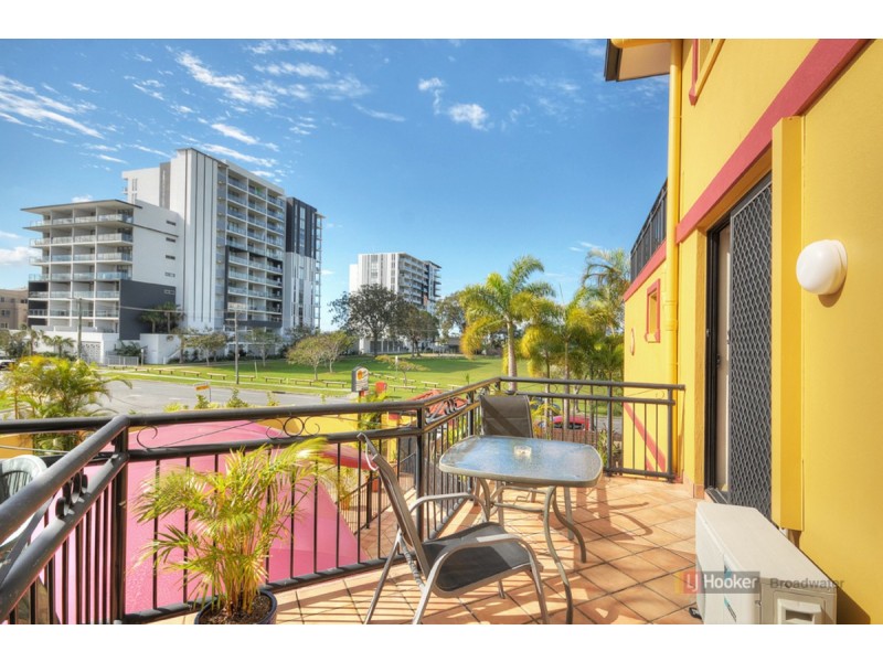 17/10-12 Bath Street, Labrador QLD 4215