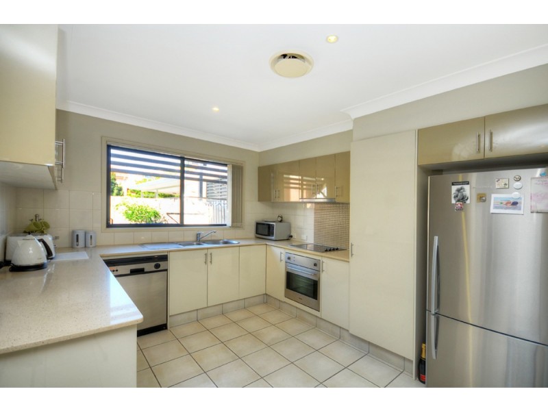 2/8-10 Gordon Street, Labrador QLD 4215