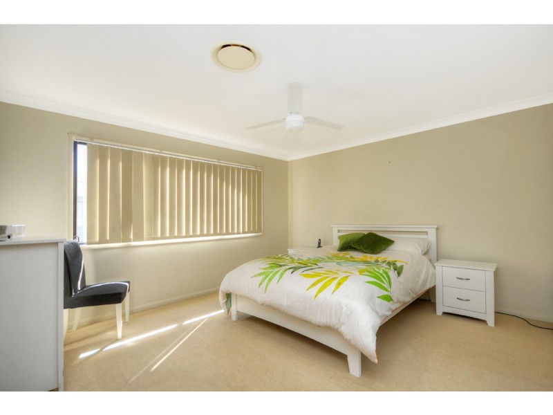 2/8-10 Gordon Street, Labrador QLD 4215