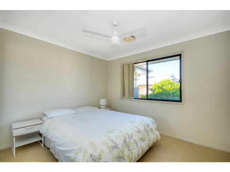 2/8-10 Gordon Street, Labrador QLD 4215