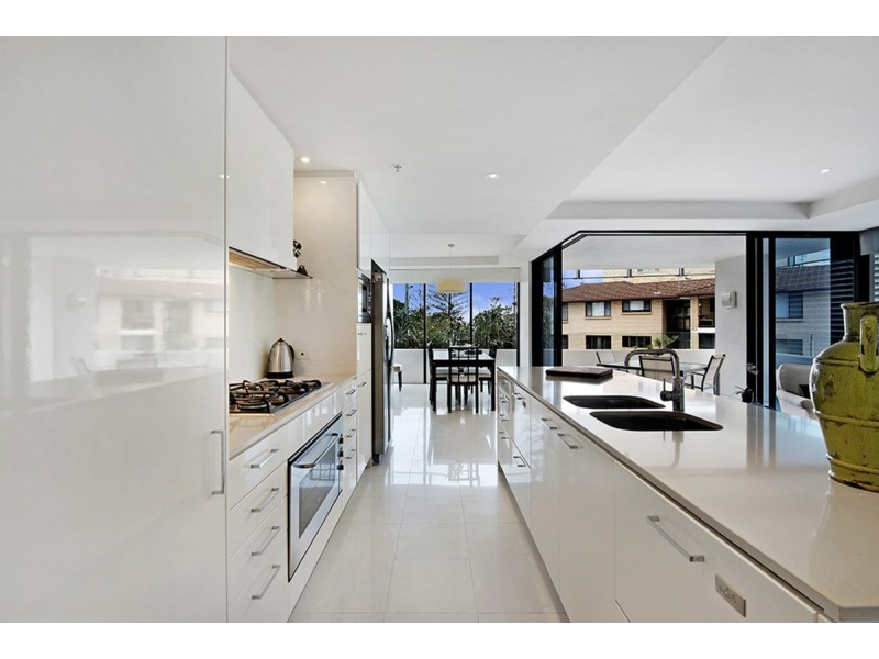 205/230 Marine Parade, Labrador QLD 4215