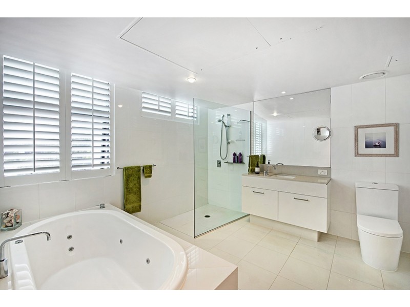 205/230 Marine Parade, Labrador QLD 4215