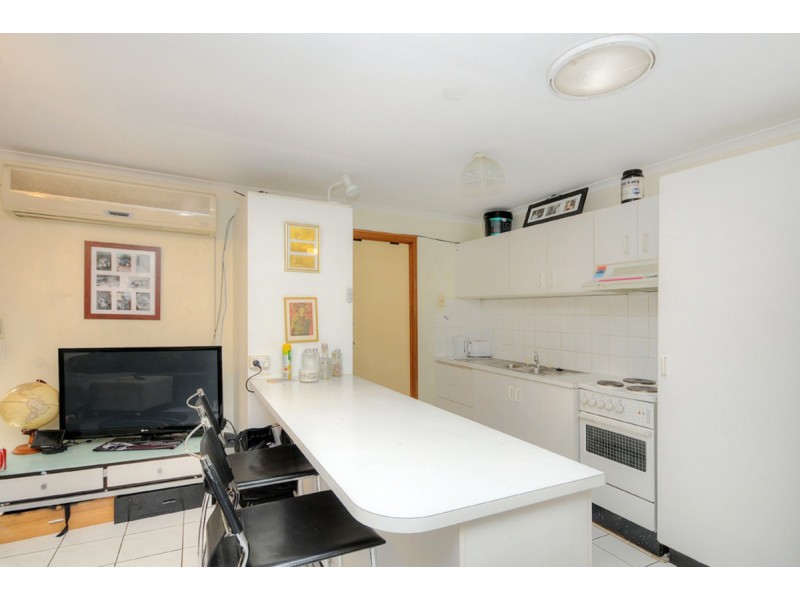 1/179 Olsen Avenue, Labrador QLD 4215